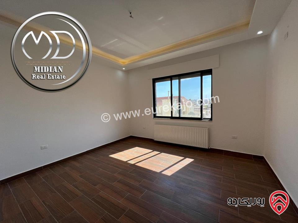 شقة للبيع في عمان - ضاحية النخيل مساحة 245م 4 نوم طابق ثاني تشطيبات ديكورات عصرية فاخرة جديدة لم تسكن