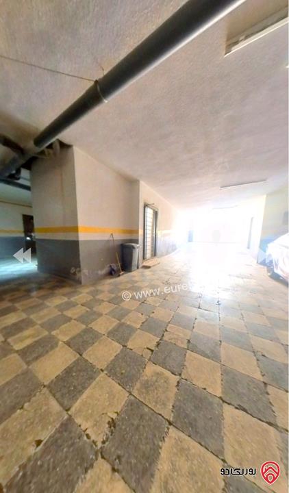 شقة طابق أول مساحة 194م للبيع في عمان - ام أذينة قرب شارع مكة 