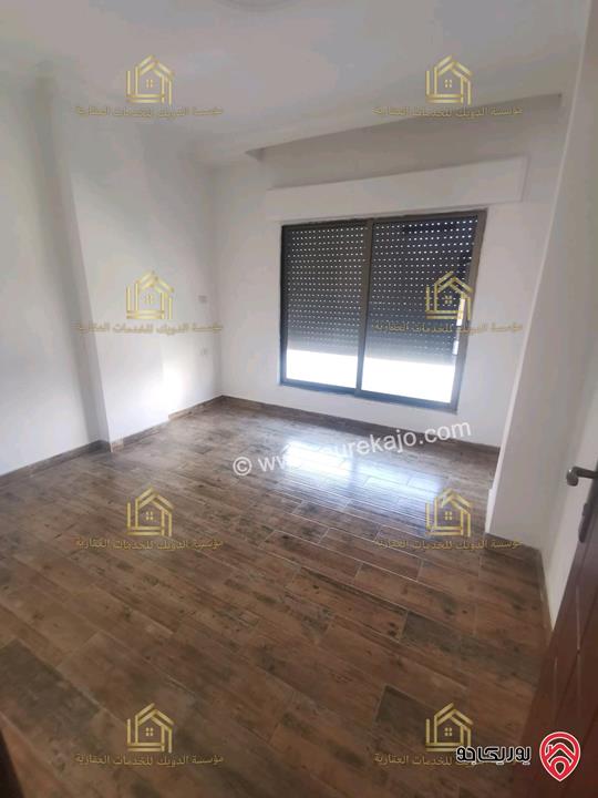 شقة فارغة طابق ثاني مساحة 110م للإيجار في عمان - الرابية 