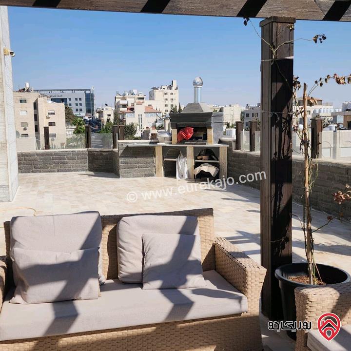 شقة طابقية مع روف المساحة الكلية 490م للبيع في عمان - خلدا مطلة على دابوق