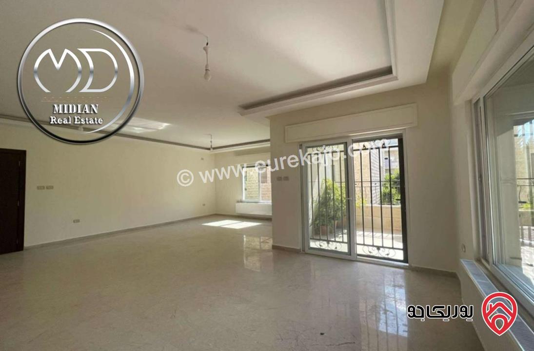 شقة للبيع في عمان - ضاحية النخيل مساحة 210م طابق اول تشطيبات سوبر ديلوكس اطلالة جميلة بسعر مميز جداً