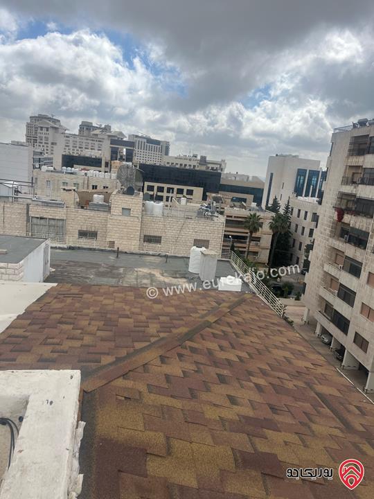 شقة طابق كامل (بمدخلين، بالاصل شقتين) مساحة اجمالية 560م (460م + 100م روف) للبيع في عمان - أم أذينة