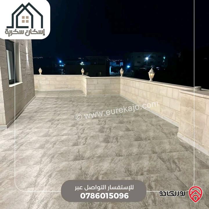 فلل متلاصقة مساحة 250م على أرض 450م للبيع في اربد - جحفية 