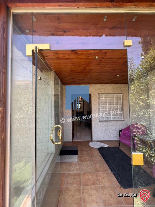 شقة أرضية مفروشة 200م مع حديقة وترسات 150م للبيع في جبل عمان 