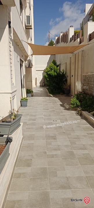 شقة طابق شبه ارضي مساحة 215م داخلي و حديقة 200م للبيع في عمان - ناعور وادي الكيرا