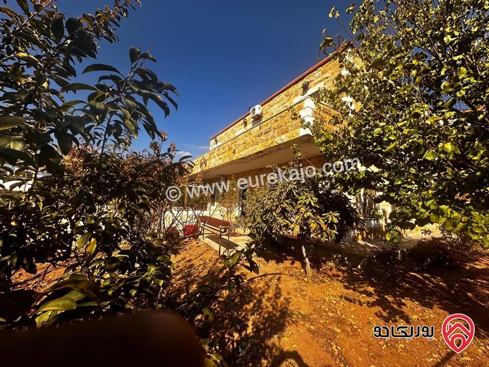 مزرعة فيها فيلا عدد 2 مساحة كل فيلا 300م على أرض 14 دونم للبيع في جرش