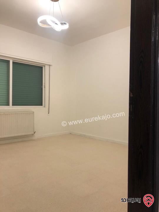 شقة محددة مساحة 200م طابق اول للإيجار في عمان - دير غبار