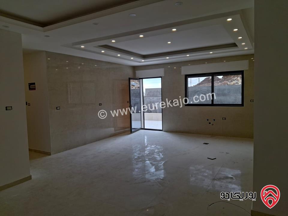 شقة شبه ارضية مساحة 200م داخلي و 50م خارجي للبيع في عمان - ابو السوس