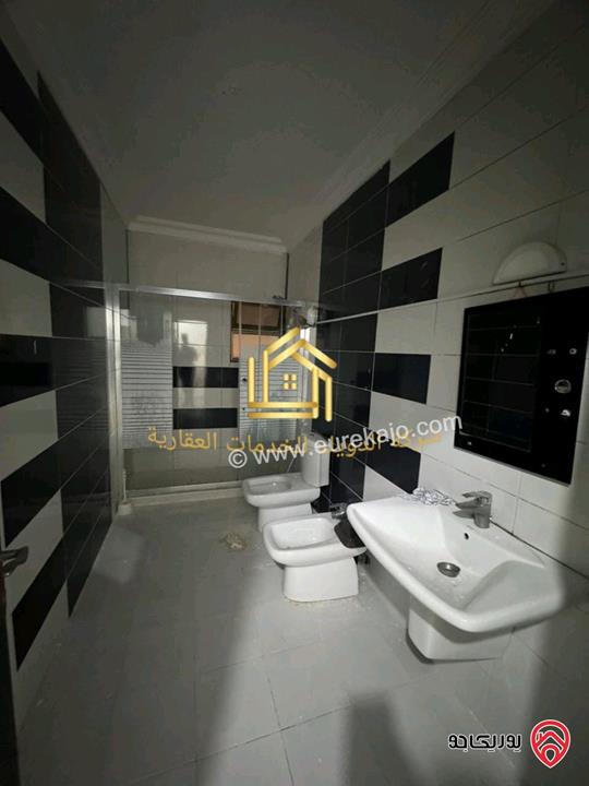 شقة فارغة طابق شبه ارضي مساحة 180م مع ترس 20م للإيجار في عمان - ضاحية الرشيد 