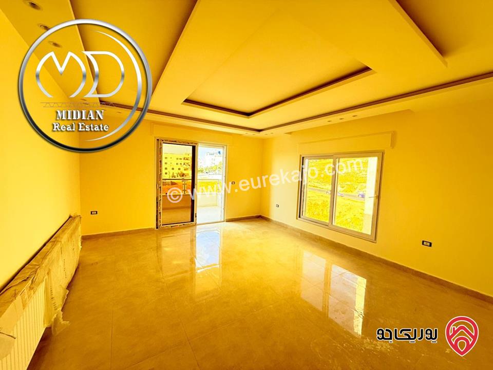 شقة ارضية للبيع في عمان - خلدا مساحة 180م مع ترس وحديقة 200م تشطيبات ديكورات عصرية فاخرة جديدة لم تسكن