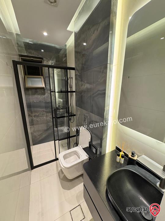 شقة شبه أرضية مساحة 135م داخلي مع حديقة 130م مفروشة بالكامل للايجار في عمان - عبدون