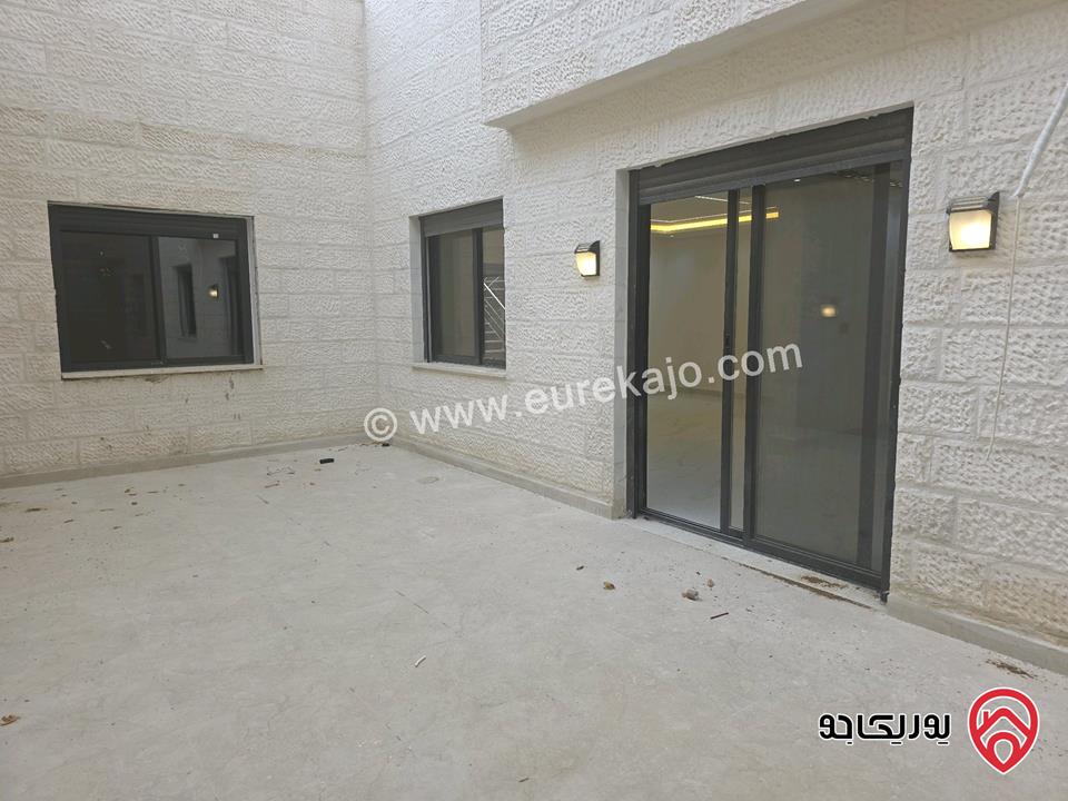 شقة شبه ارضي واسعة مساحة 185م داخلي وخارجي 220م ومشمسة تشطيبات ديلوكس للبيع في عمان - شفا بدران