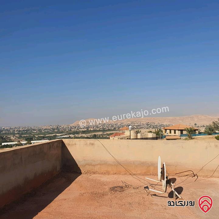 قطعة أرض مساحة 594م عليها بيت طابقين للبيع في البحر الميت جوفة الكفرين 