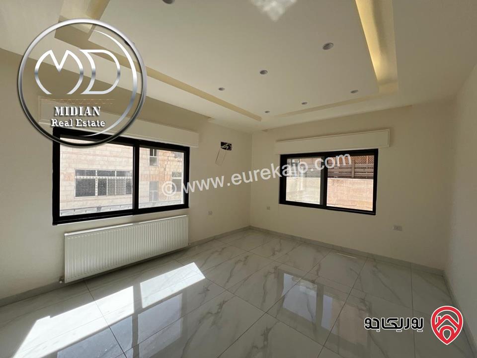 شقة ارضية جديدة للبيع في عمان - ضاحية الرشيد مساحة 185م مع ترس 40م تشطيبات ديكورات سوبر ديلوكس بسعر مميز جداً