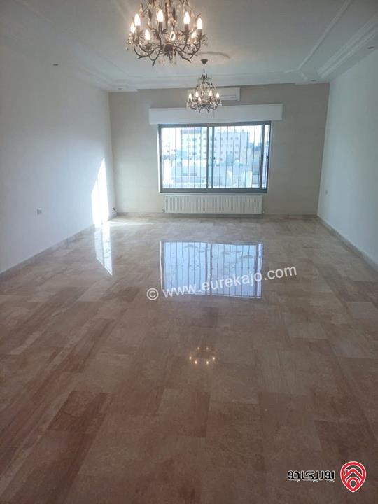 شقة طابق ثالث مساحة 185م مع روف 75م للايجار في عمان - خلدا