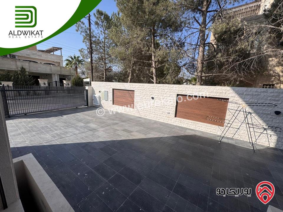 فيلا متلاصقة للبيع في عمان - دابوق مساحة الارض 500م ، البناء 780م ، الحديقة 50م والترس 150م