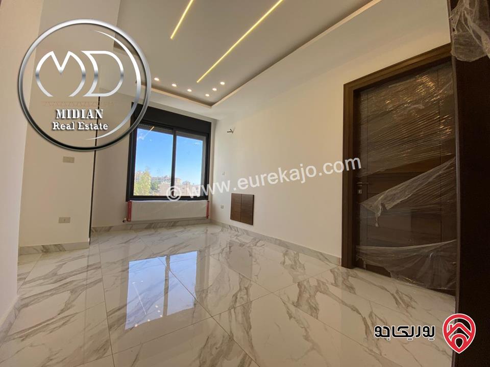 شقة دوبلكس ارضية للبيع في عمان - خلدا مساحة 315م مع ترس وحديقة 150م تشطيبات و ديكورات عصرية فاخرة جديدة لم تسكن