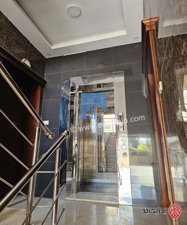 شقة طابقية طابق اول 223م تشطيب سوبر ديلوكس للبيع في عمان - دير غبار