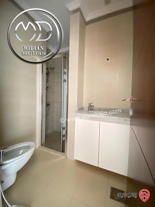 شقة ارضية فارغة للايجار في عمان - ام اذينة مساحة 150م مع ترس و حديقة 200م تشطيبات و ديكورات سوبر ديلوكس