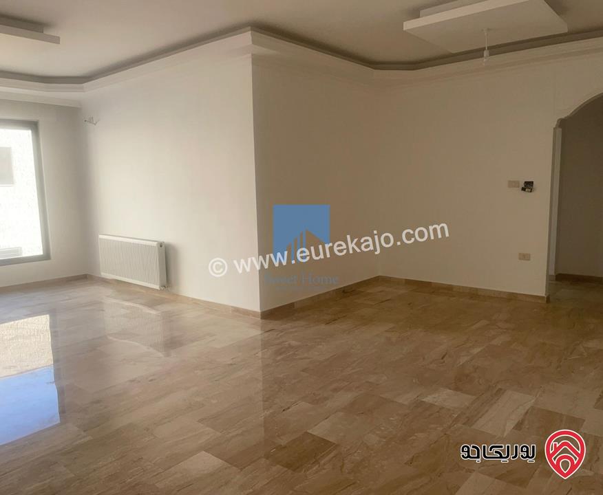 شقة شبه ارضية مساحة 188م مع ترس 30م تشطيب سوبر ديلوكس للبيع في عمان - خلدا