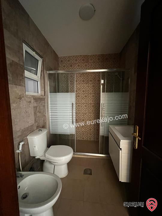 شقة مشمسة طابق ثاني مساحة 200م للايجار في عمان - الرابية