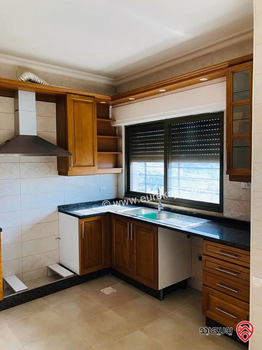 شقة طابق ثالث مساحة 205م مع روف 25م للبيع في عمان - الكرسي