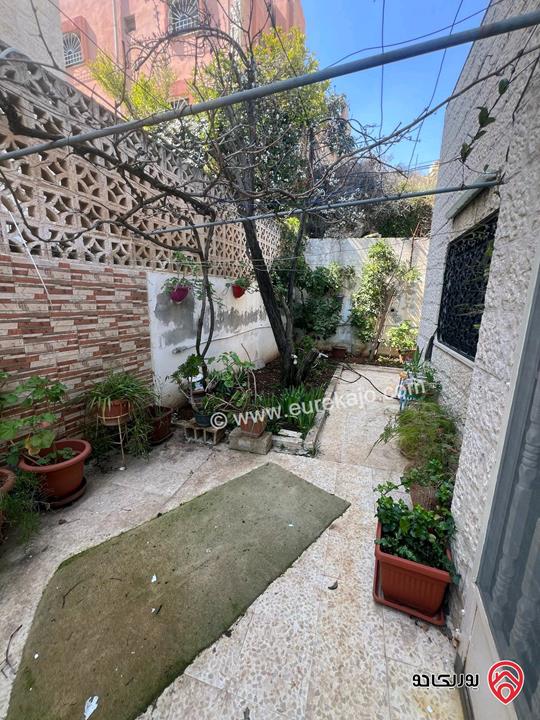 A standalone two-story house with a built-up area of 150 sqm and Size of land 400 sqm for sale in Amman - Dahiyet Alrasheed