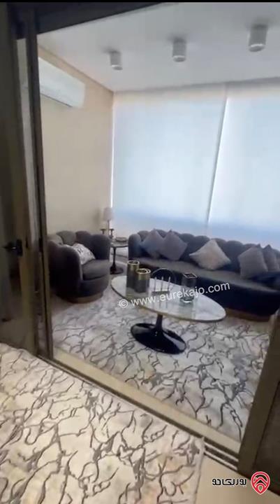 شقة فاخرة مفروشة طابق ثالث مساحة 300م للايجار في عمان - ام اذينة