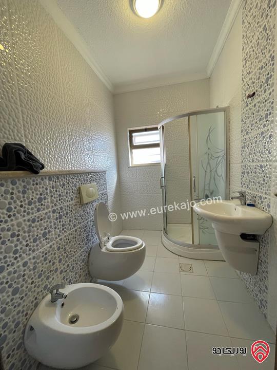 شقة فارغة مساحة 200م داخلي و 50م خارجي للإيجار في عمان - خلدا