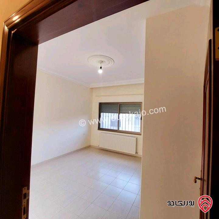 شقة طابق اخير مع روف مساحة 183م للبيع في عمان - خلدا