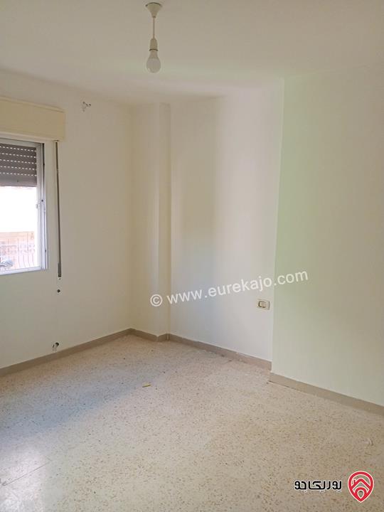 شقة طابق أول مساحة 140م للبيع في اربد غرب مسجد علياء التل