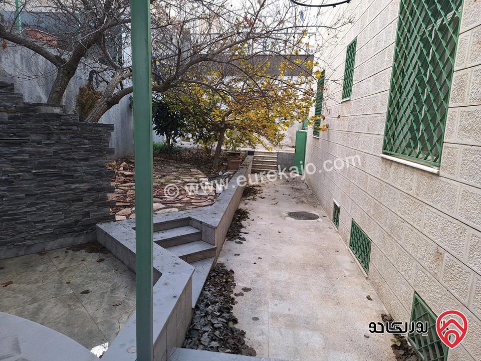 فيلا مساحة 650م على أرض 1 دونم للبيع بسعر لقطة في عمان - الجبيهة مطلة على جبال السلط وجرش 