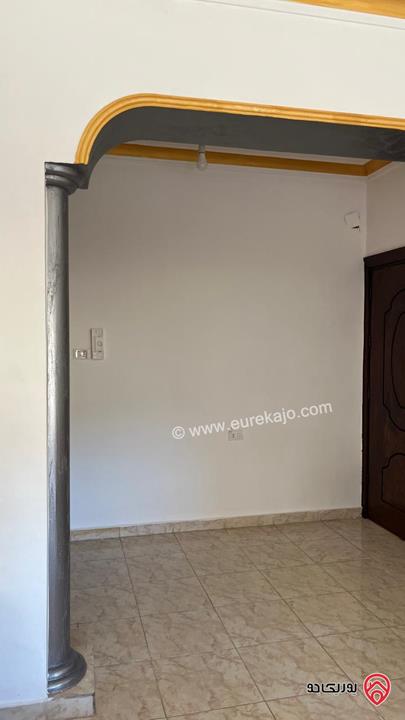 شقة طابق أول مساحة 100م للبيع في عمان - الجبيهة بالقرب من البوابة الشمالية للجامعة الأردنية