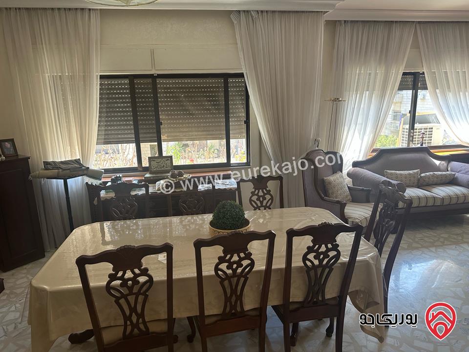 شقة واسعة مريحة مساحة 211م على شارعين تصميم كلاسيك للبيع في عمان - أم أذينة