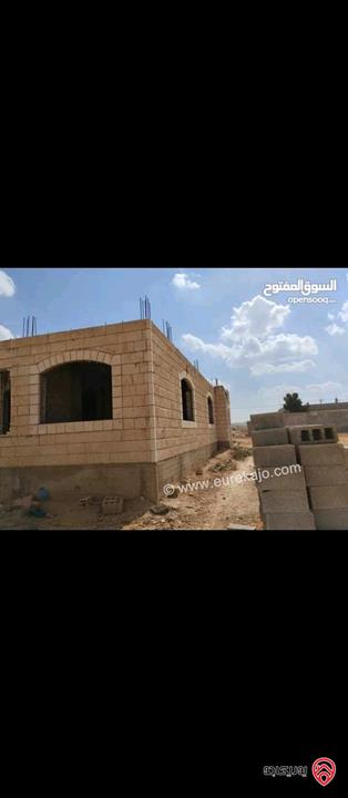 بيت عظم مساحة 285م على أرض 1 دونم للبيع في المفرق