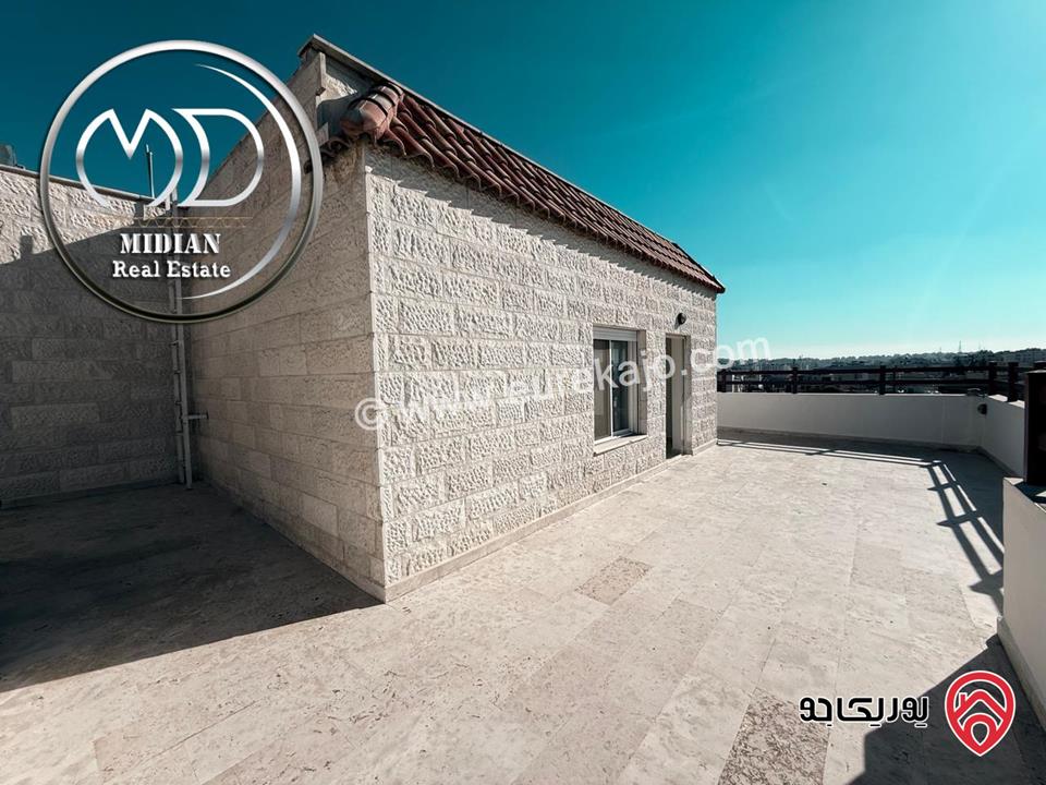 فيلا جديدة للبيع في أجمل مناطق عمان - الظهير مساحة 560م مع مسبح تراسات و حدائق 250م تشطيبات سوبر ديلوكس اطلالة رائعة