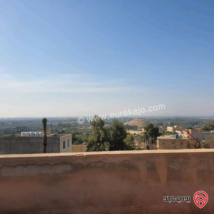 قطعة أرض مساحة 594م عليها بيت طابقين للبيع في البحر الميت جوفة الكفرين 