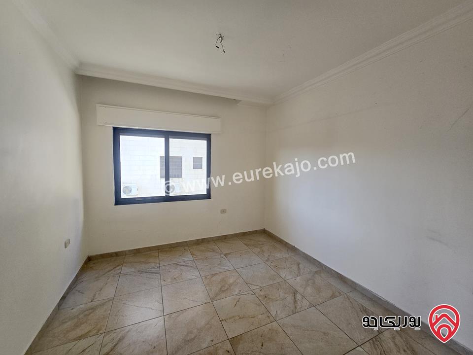شقة فارغة طابق ثاني مساحة 100م للإيجار السنوي في عمان - الرابية