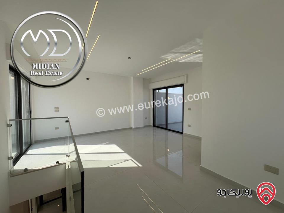 شقة دوبلكس جديدة طابق أخبر مع روف للبيع في عمان - حي الصحابة مساحة 215م مع تراسات اطلالة رائعة بسعر مميز