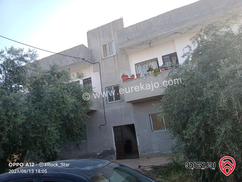 عقار سكني مكون من اربع شقق للبيع في اربد - سحم