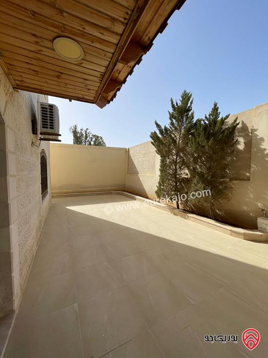 فيلا مساحة الارض 758م مساحة البناء 700م على شارعين للبيع في الزرقاء - ضاحية المدينة المنورة