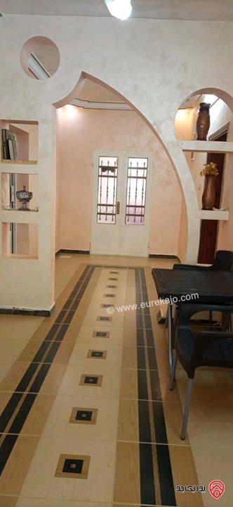 منزل مستقل مساحة 375م على أرض 675م للبيع في المفرق - حيان المشرف