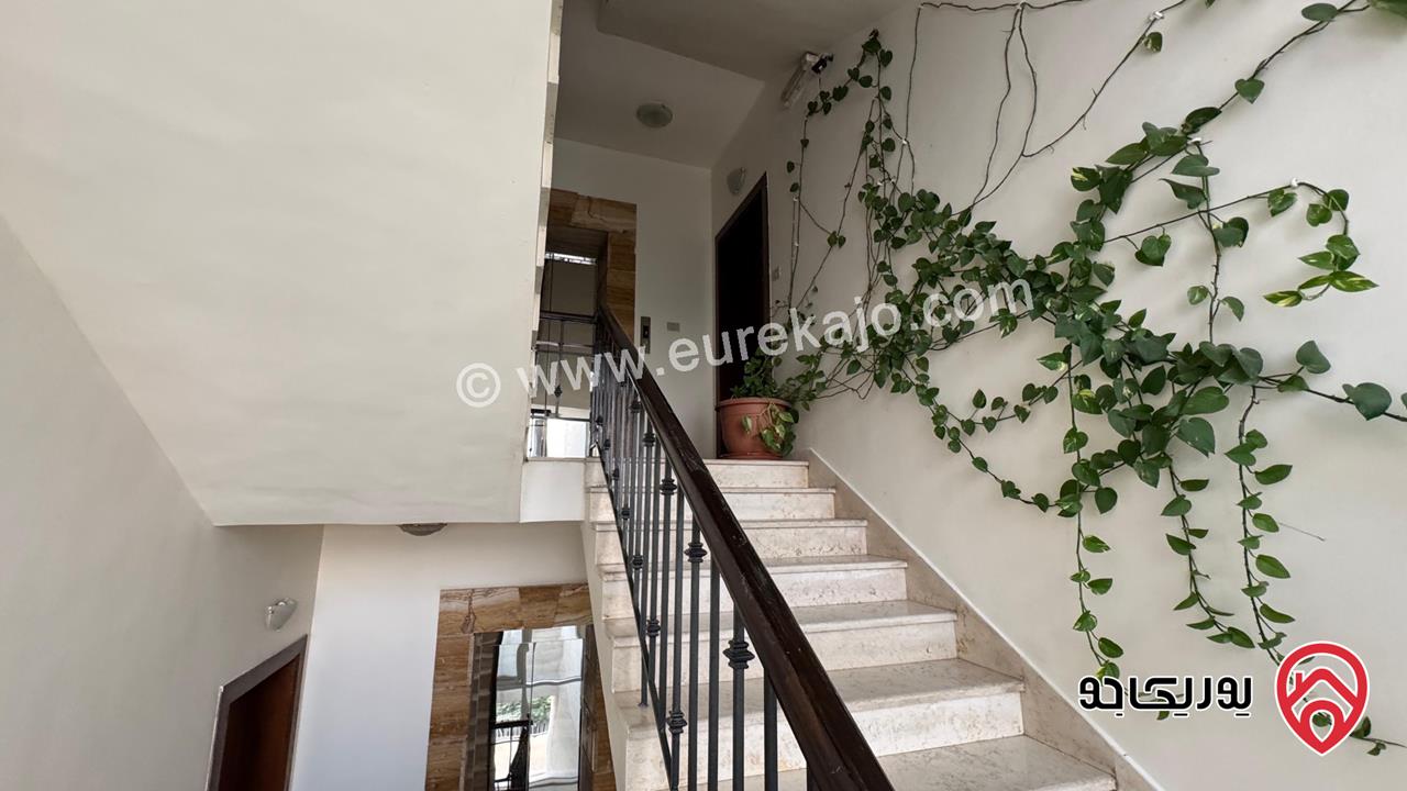 Unfurnished 4 Bedroom Apartment 300 Sqm for rent in Amman - 5th Circle