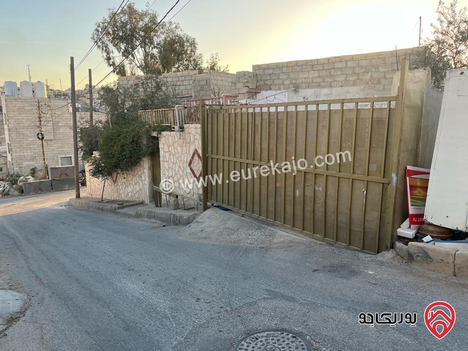 بيت مستقل على شارعين مساحة 200م على أرض 300م للبيع في الزرقاء، حي الرشيد، جريبا