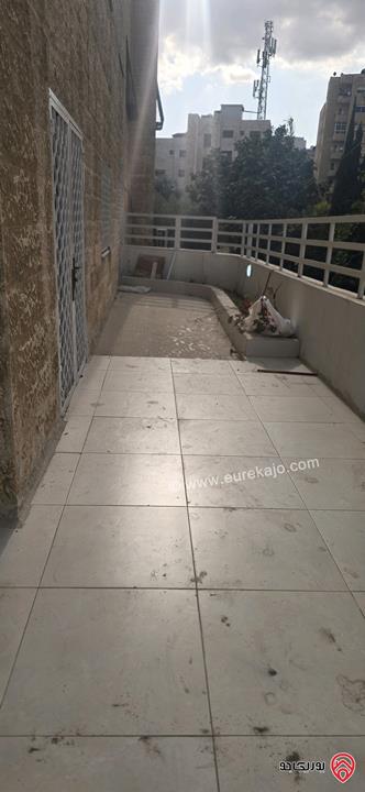 شقة شبه ارضية مكشوفة مساحة 175م مع ترس 60م للبيع في عمان - الجاردنز