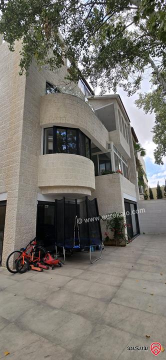 شقة تربلكس مساحة 469م داخلي و 150م خارجي للبيع في عمان - عبدون