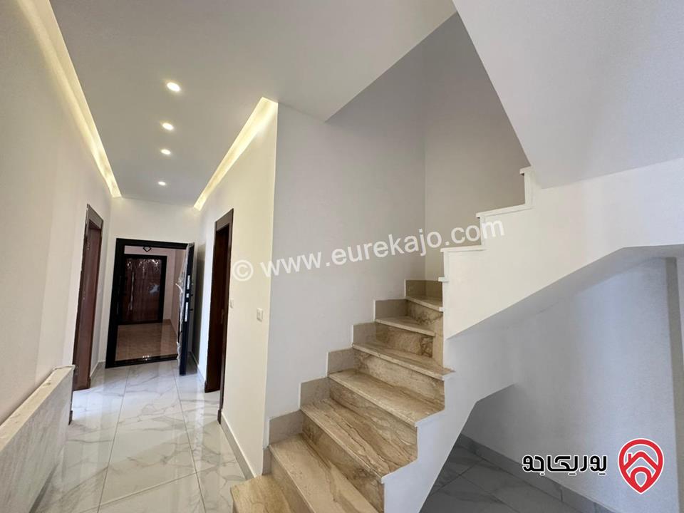 شقة طابق ثالث دوبلكس مساحة 300م وترس واسع 150م للبيع في عمان - ضاحية النخيل