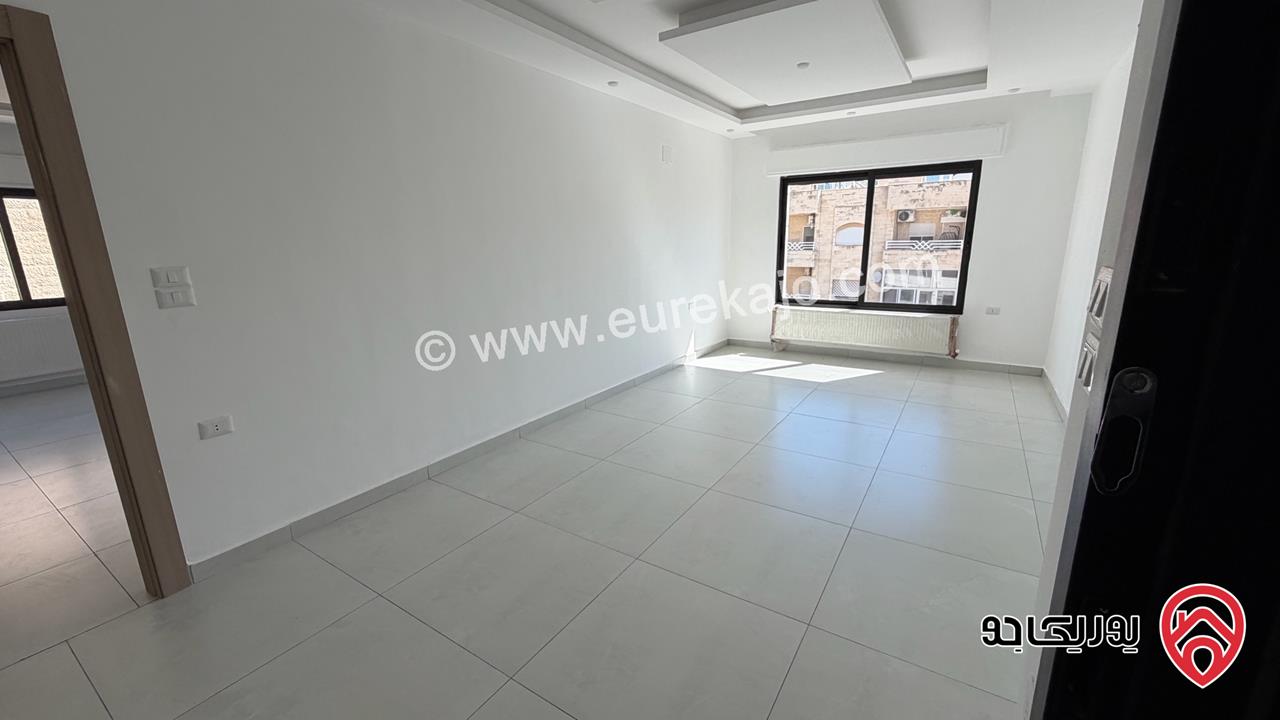 شقة طابق أخير دوبلكس مساحة الشقة 153م مع روف مبني 55م وترس خارجي 70م للبيع في عمان - خلدا 