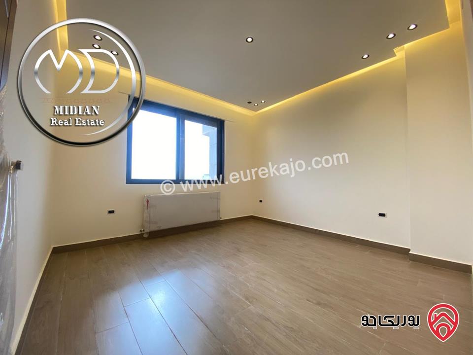 شقة دوبلكس طابق أخير مع روف للبيع في عمان - الظهير مساحة 200م مع تراسات تشطيبات سوبر ديلوكس اطلالة جميلة