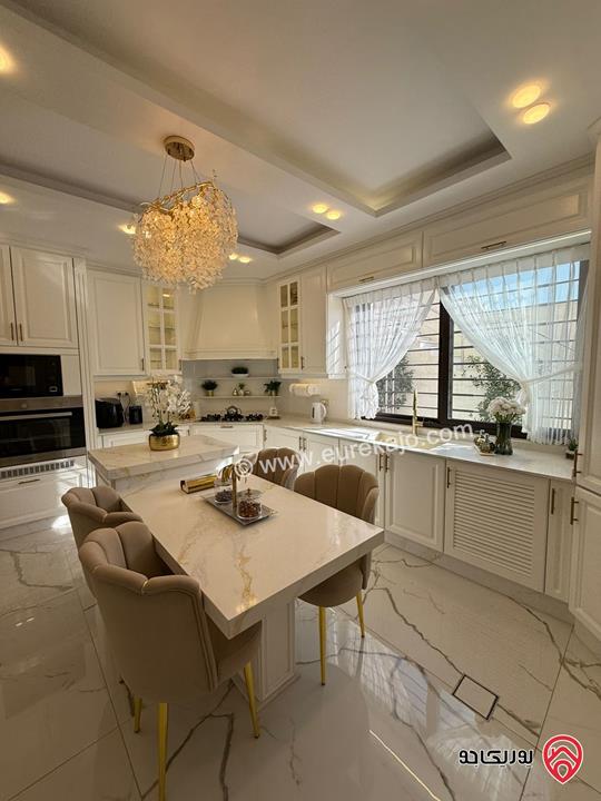 شقة شبه ارضية مساحة 210م داخلي و 180م خارجي لم تسكن للايجار مفروشة في عمان - خلدا